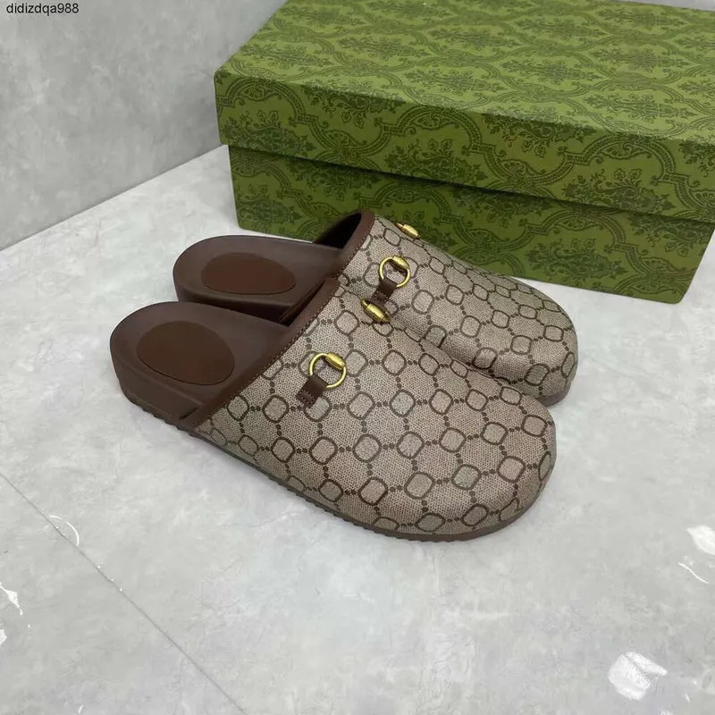 Designador Slipper Luxury Men Sandals Sandalias Tobogán de moda Senfas de moda Dama Toba de diseño de fondo grueso zapatos casua