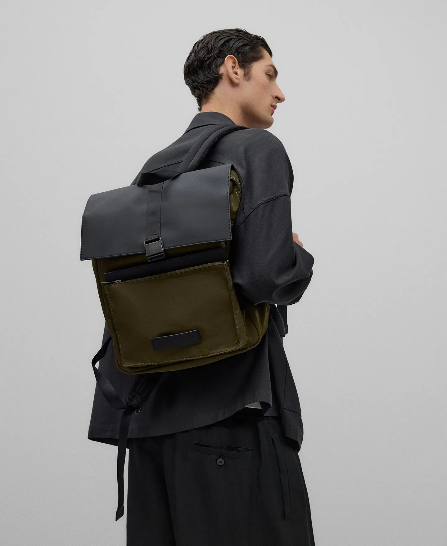 Mochila nailon negro y verde hombre