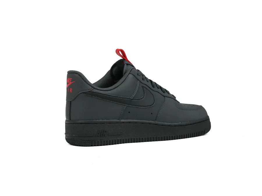 N372O NIKE AIR FORCE 1 07 ANTHRACITE BLACK UNIVERSITY RED BLACK CARBON