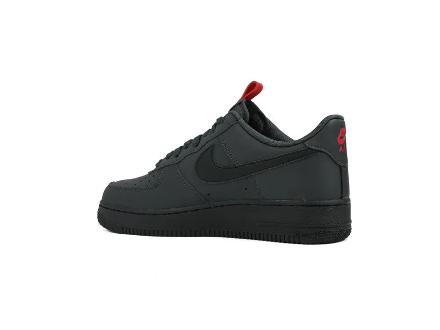 N372O NIKE AIR FORCE 1 07 ANTHRACITE BLACK UNIVERSITY RED BLACK CARBON