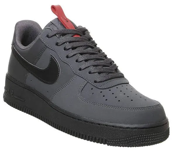 N372O NIKE AIR FORCE 1 07 ANTHRACITE BLACK UNIVERSITY RED BLACK CARBON