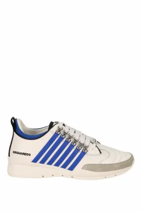 Zapatillas blancas con lineas azules y suela blanca